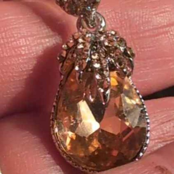 BNIB Vintage Silver and Champagne Colored Tear Drop Stones Earrings - Picture 4 of 8